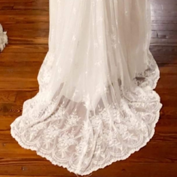 Gorgeous Wedding Dress - Picture 4 of 6